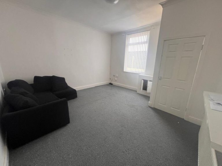 Redcliffe-House-to-Let-a